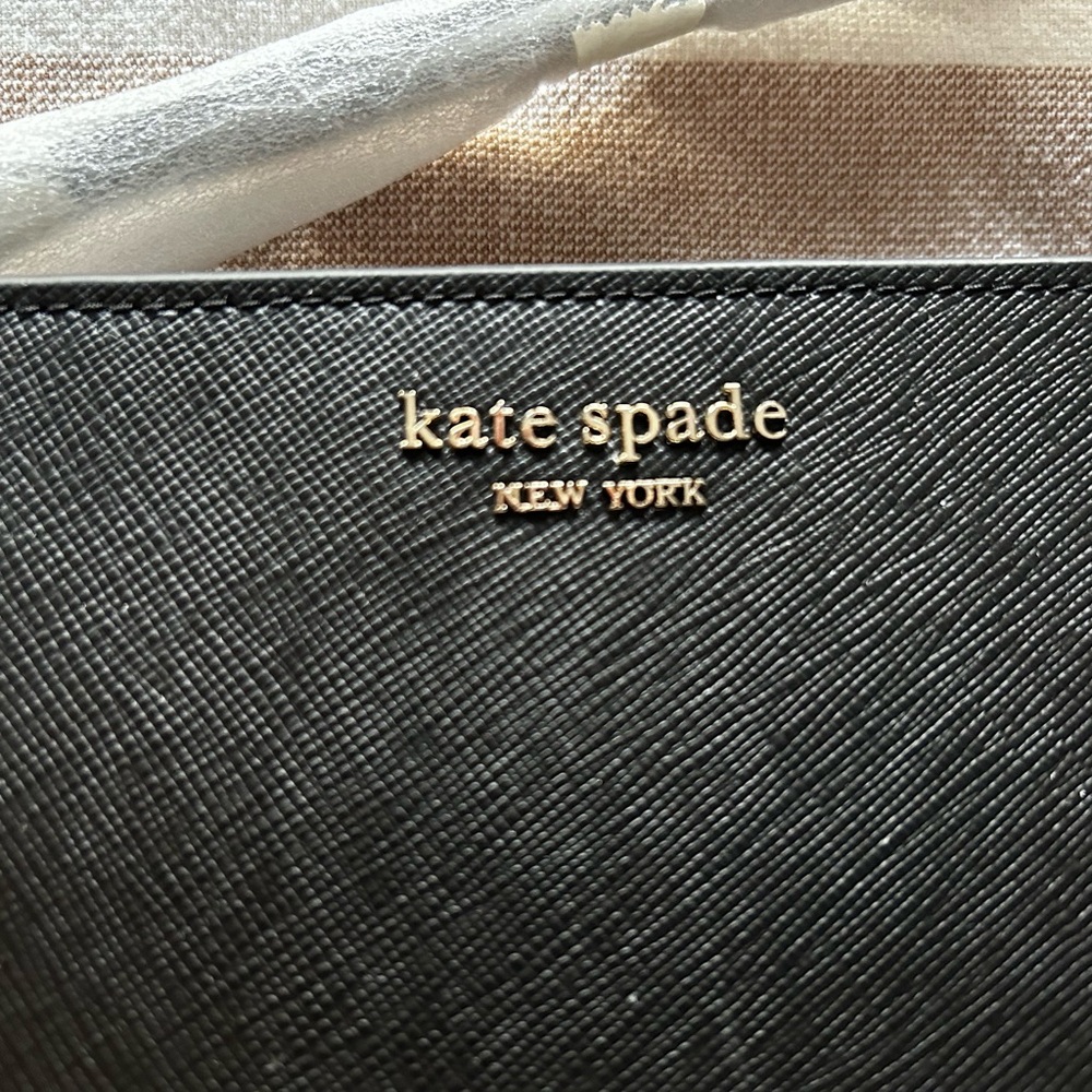 NWT Kate Spade Clutch Wristlet Excellent Condition Unique Size Fits All You Need - Picture 2 of 10